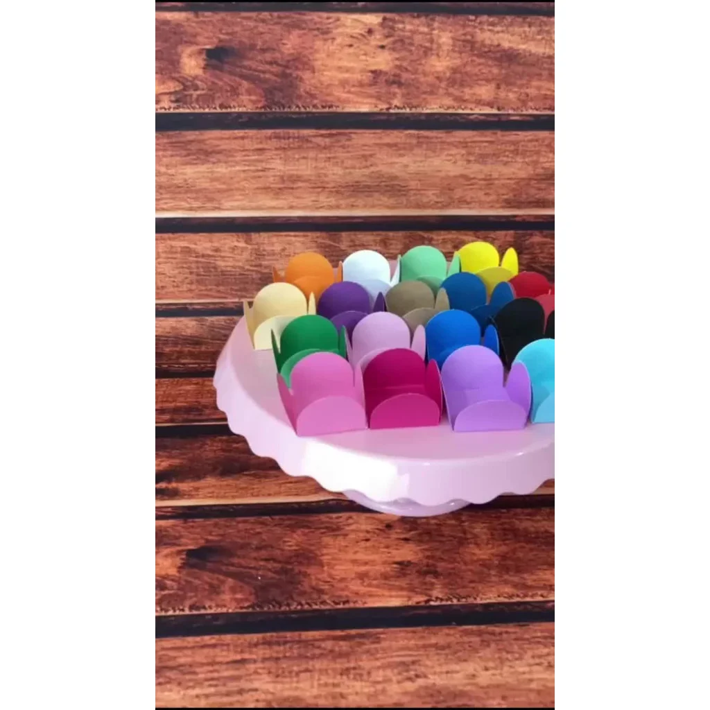 Kit com 100 Forminhas para Doces 4 Pétalas – Brigadeiro Aniversário - Image 3